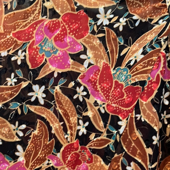 Dr2 Medium multicolor earthtones flower print top - Picture 9 of 9